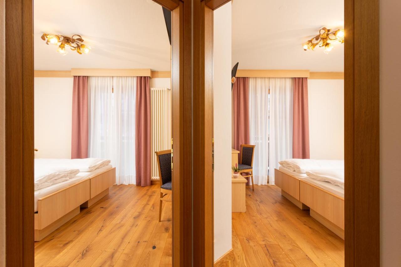 Hotel Pareda กานาเซย์ ภายนอก รูปภาพ