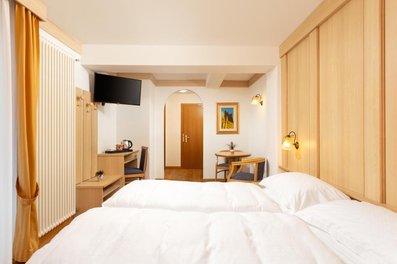 Hotel Pareda กานาเซย์ ภายนอก รูปภาพ
