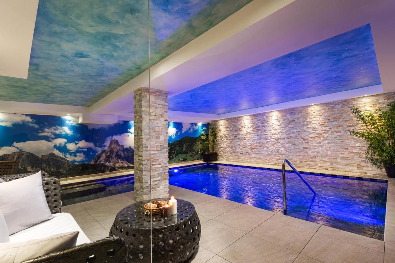 Hotel Pareda กานาเซย์ ภายนอก รูปภาพ