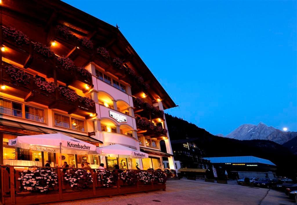 Hotel Pareda กานาเซย์ ภายนอก รูปภาพ